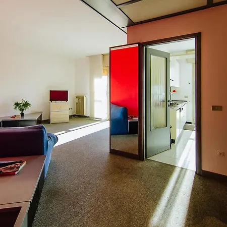 Panoramic Red House Near Padova *